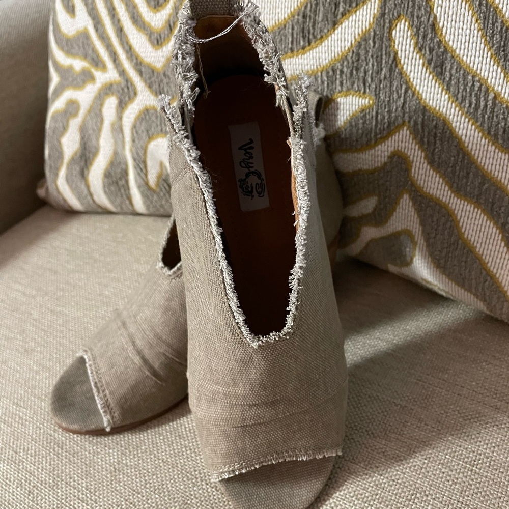Very G Booties